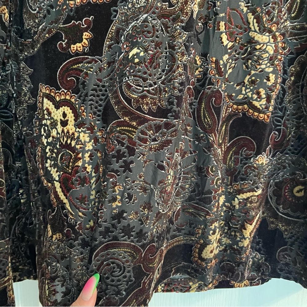 Women's Paisley Velvet Long Sleeve Blouse - Picture 4 of 10